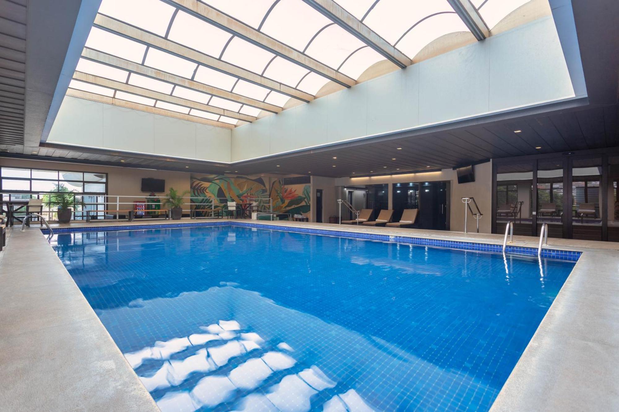 Ouro Minas Hotel Belo Horizonte, Dolce By Wyndham Eksteriør bilde The pool at the hotel
