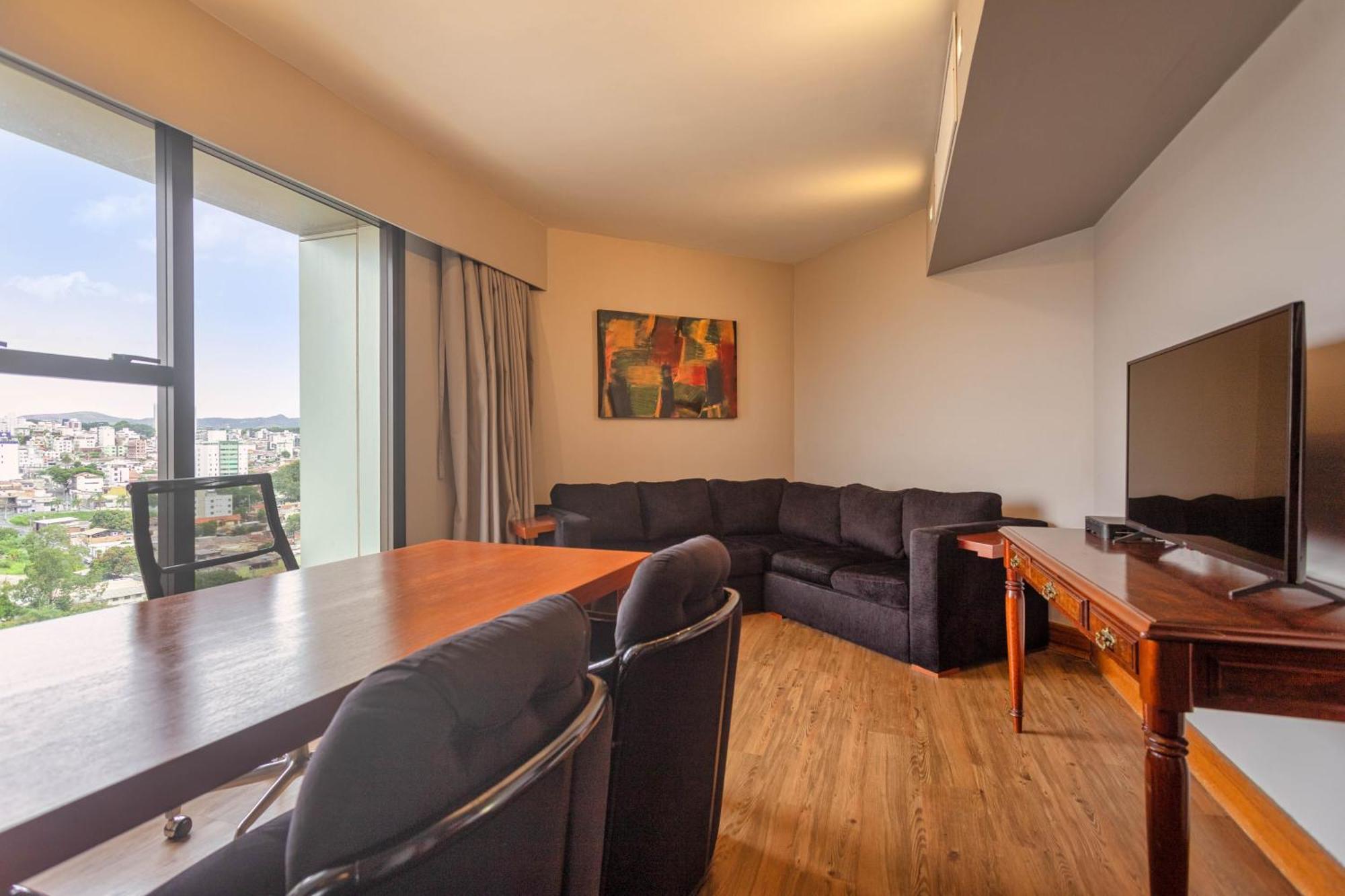 Ouro Minas Hotel Belo Horizonte, Dolce By Wyndham Eksteriør bilde A living room in a suite at the Hilton Athens