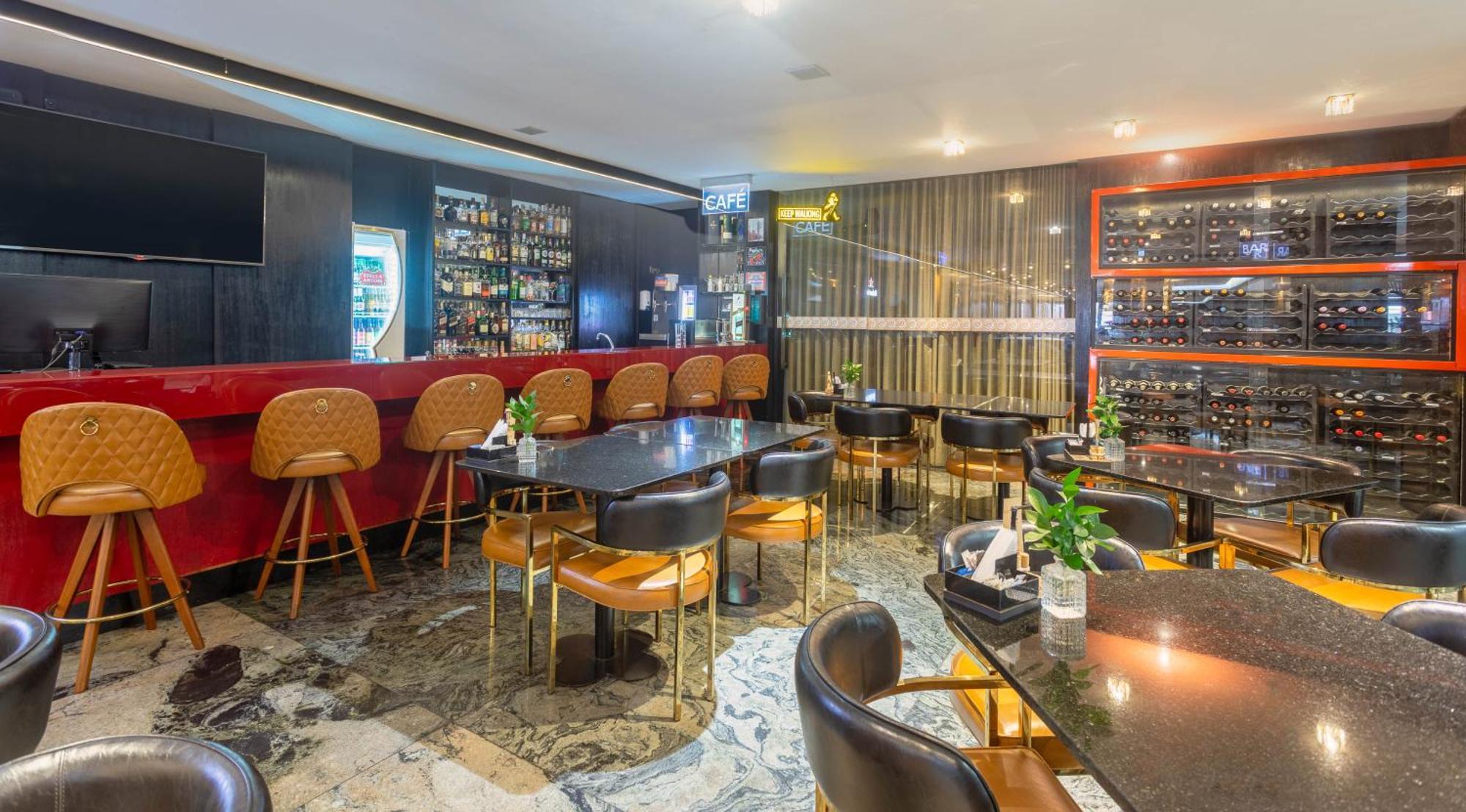 Ouro Minas Hotel Belo Horizonte, Dolce By Wyndham Eksteriør bilde The interior of the bar