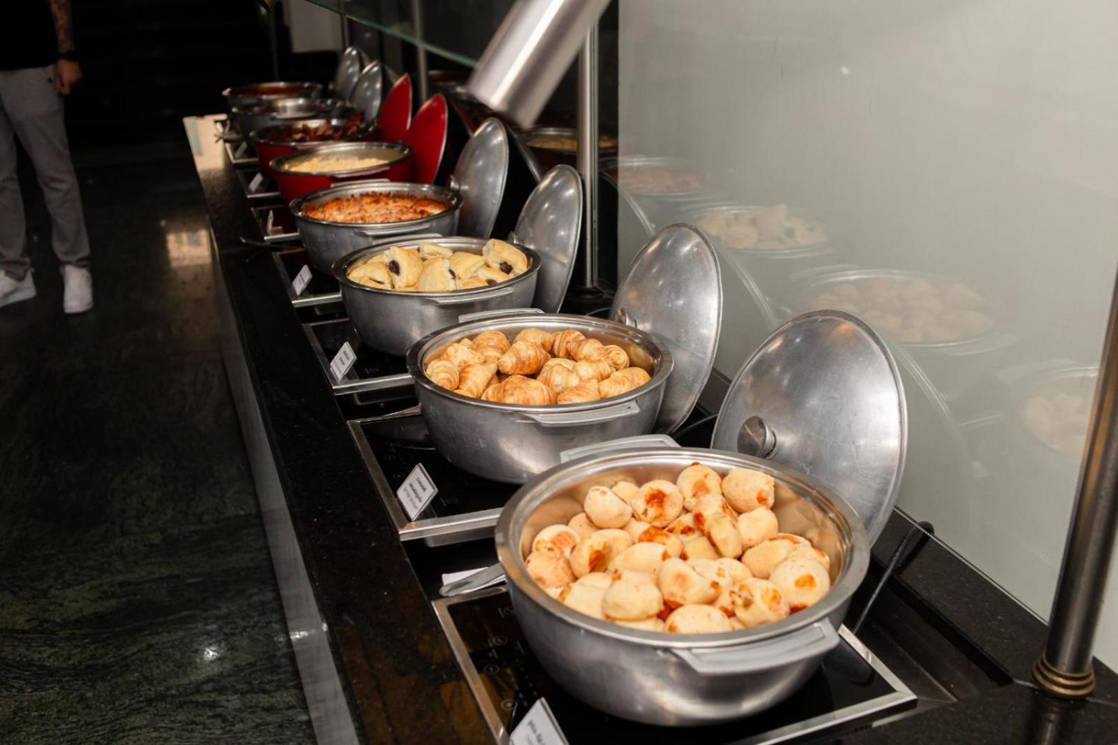 Ouro Minas Hotel Belo Horizonte, Dolce By Wyndham Eksteriør bilde A chafing dish