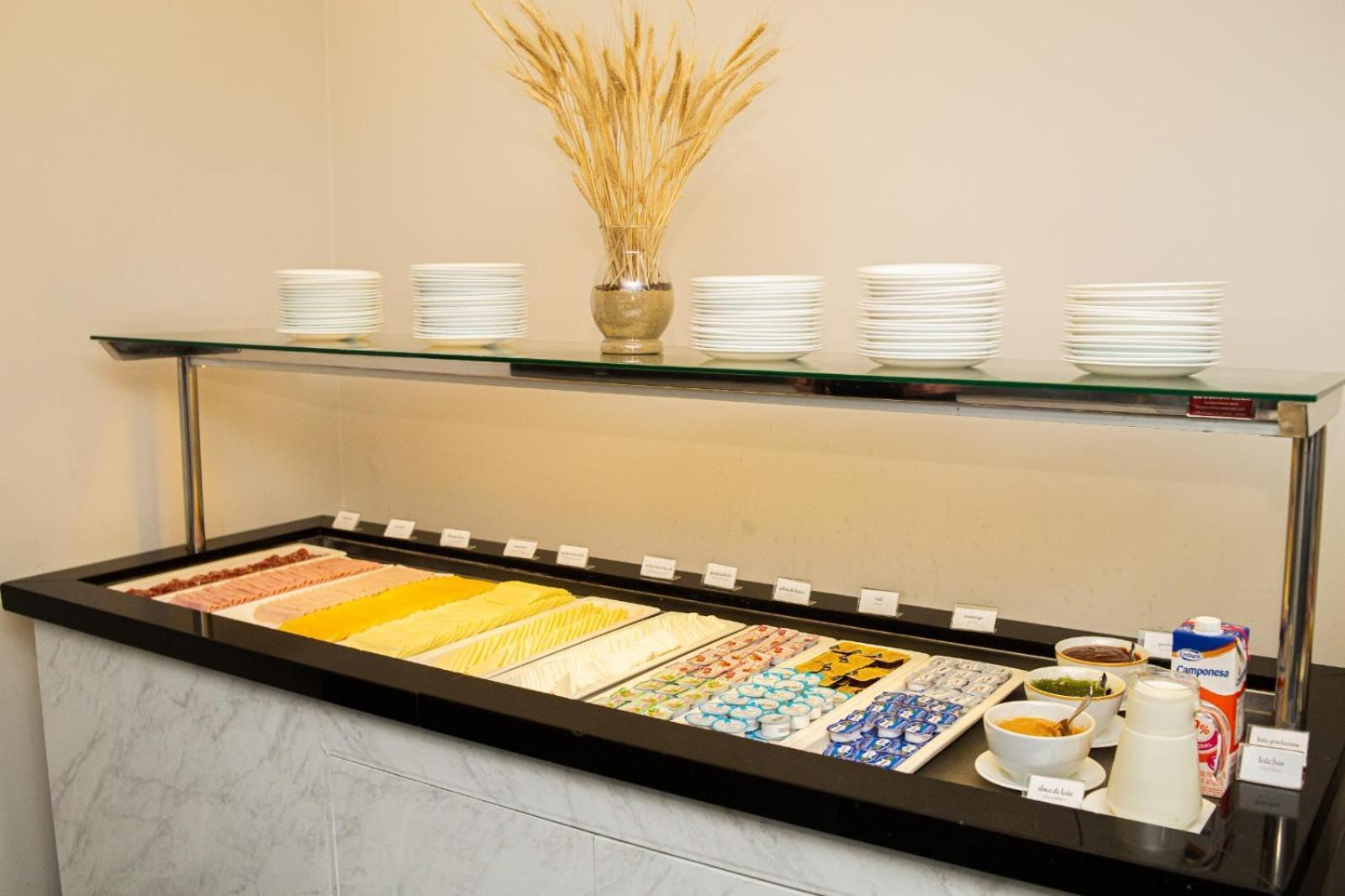 Ouro Minas Hotel Belo Horizonte, Dolce By Wyndham Eksteriør bilde A salad bar